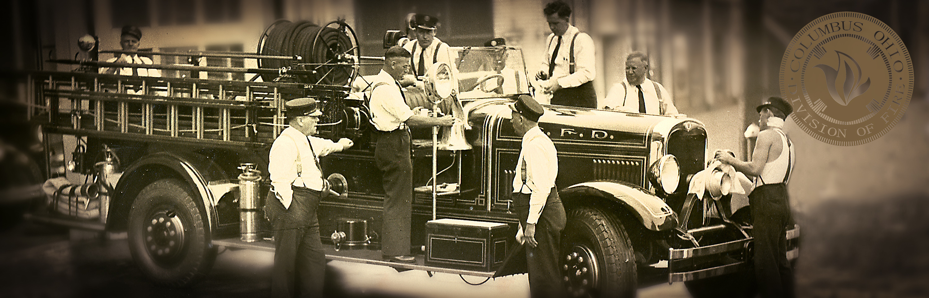 1930 picture of Columbus Fire Engine and firefighters