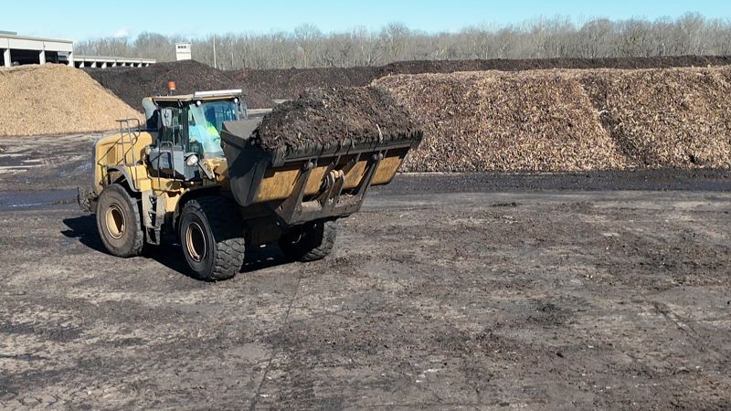 Com-TilPilesBulldozer.jpg